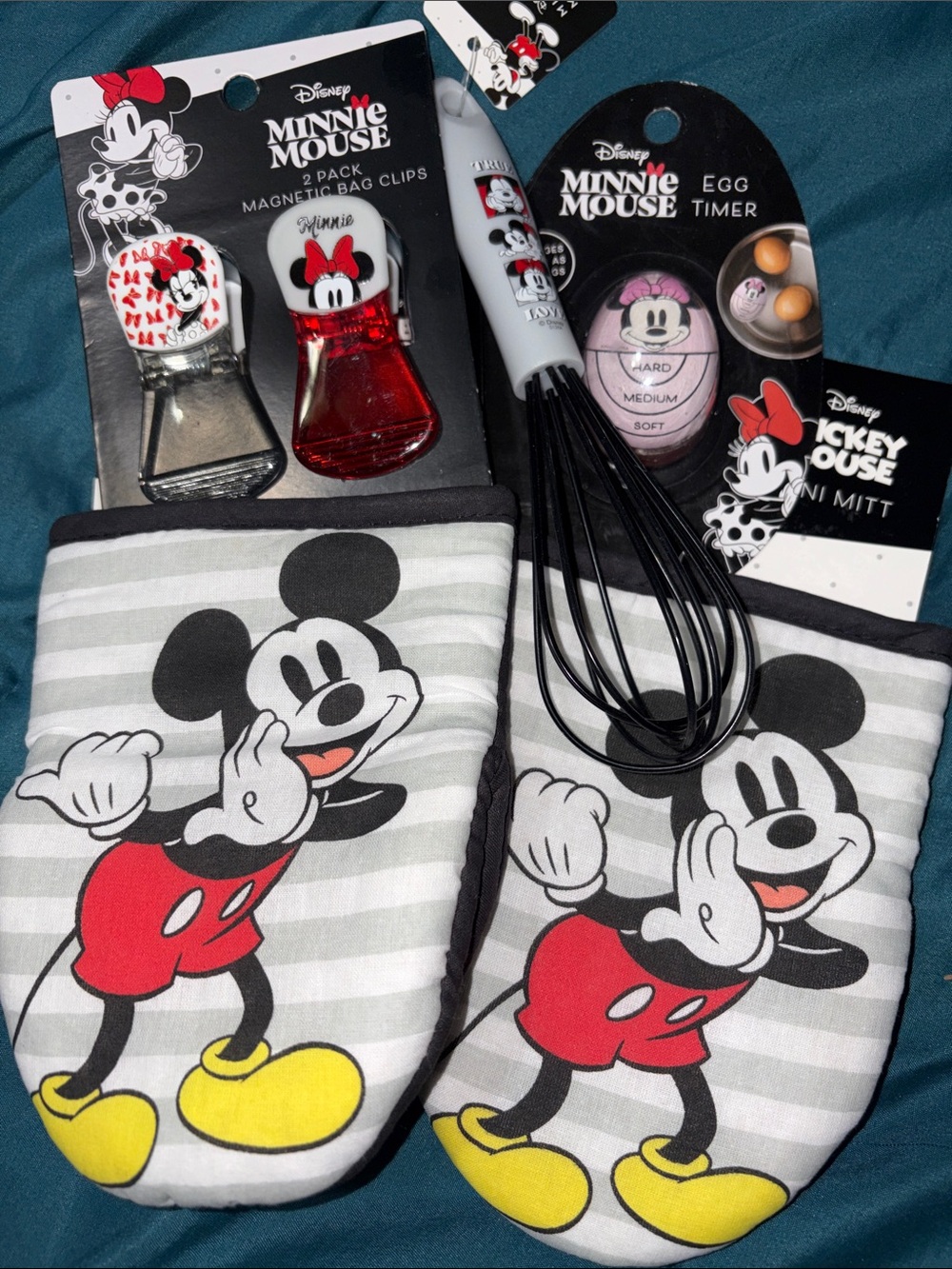 5 - Disney Mickey /Minnie Mouse - Oven Mitts - Set Gift Pack
